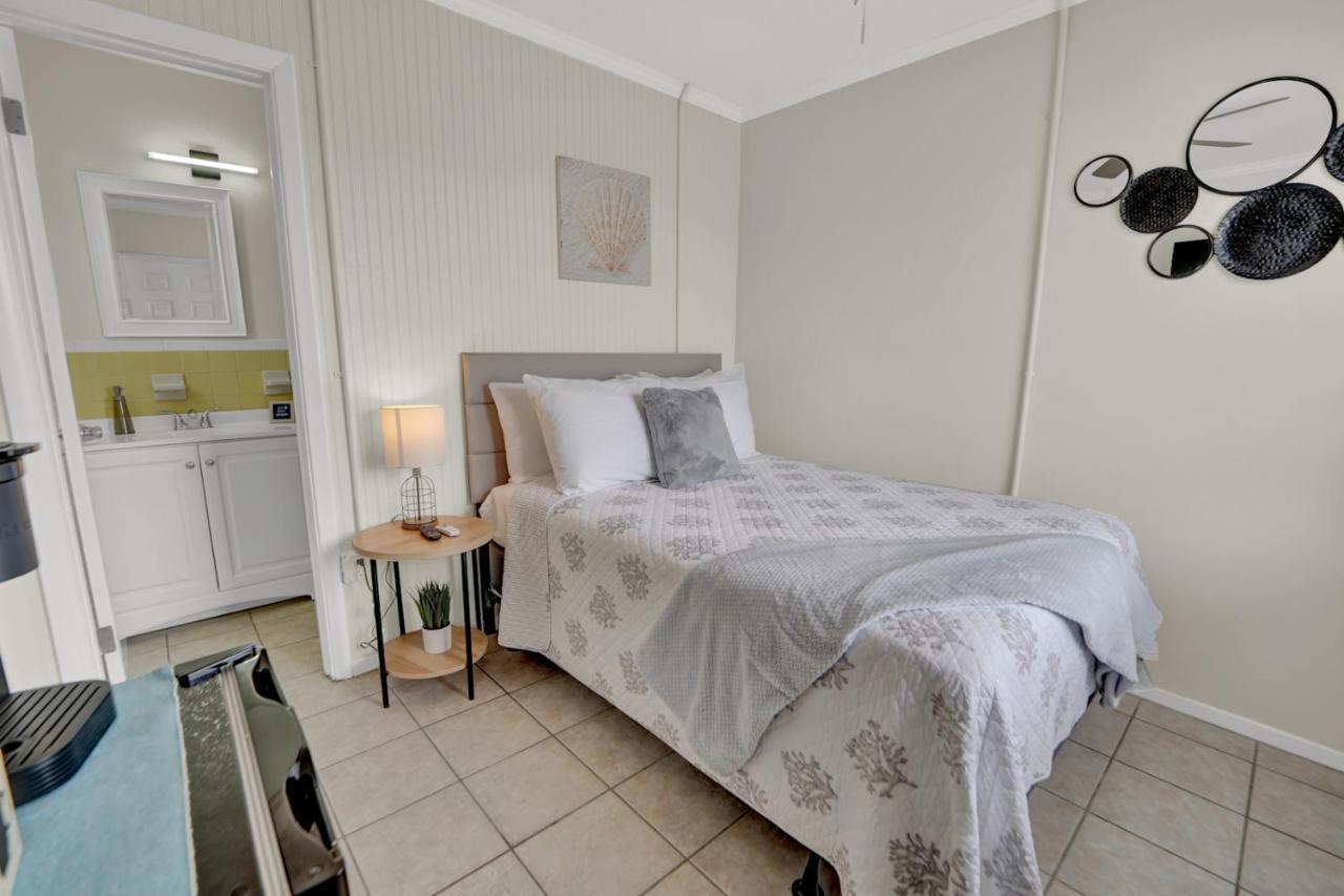 Sea Foam Suites Lower Grand Lagoon Экстерьер фото