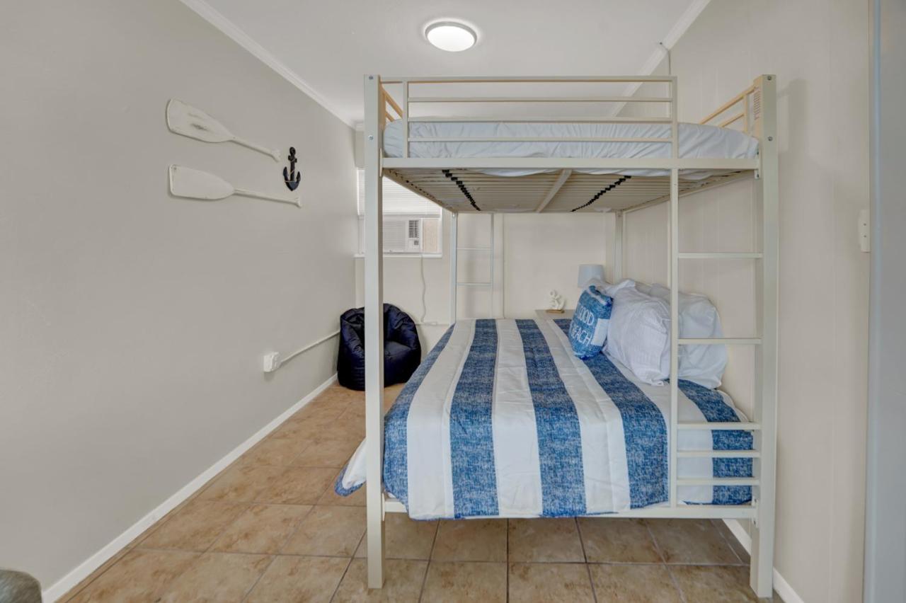 Sea Foam Suites Lower Grand Lagoon Экстерьер фото