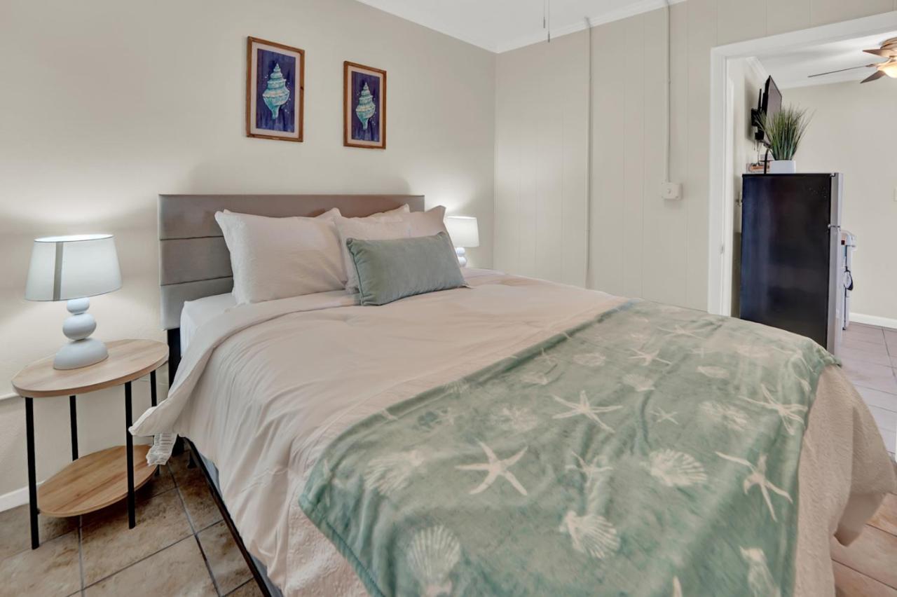 Sea Foam Suites Lower Grand Lagoon Экстерьер фото